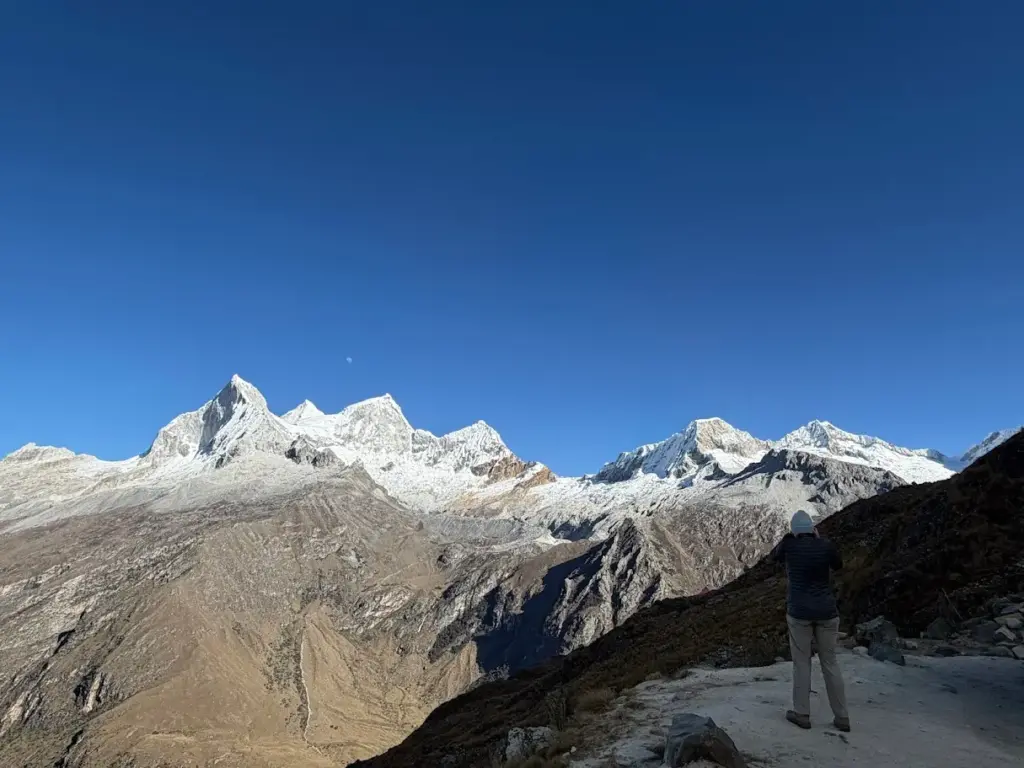 Blicke auf die Cordillera Blanca und Puya Raimondi