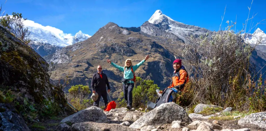 Tief eingeschnittene Gletschertäler — Cordillera Blanca