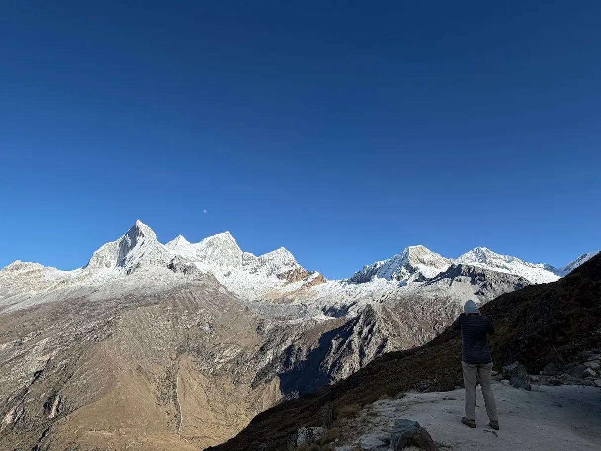 Vistas de la Cordillera Blanca y Puya Raimondi