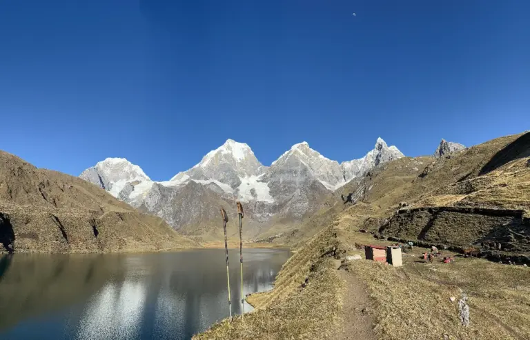 Circuito de la Cordillera Huayhuash por el paso de Trapecio — 8 o 9 días