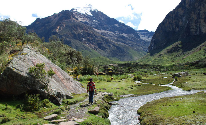 day-hike-quillqueyhuanca-valley
