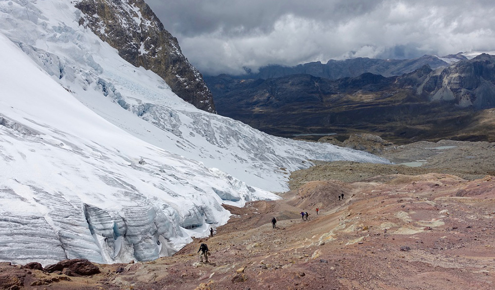 Peru, treks, climbs, hiking, - aprroaching paso trapecio